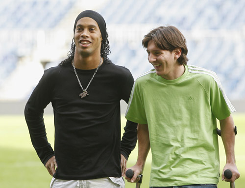 奥格斯堡vs汉堡：凯文-施洛特贝克、法比安-里德首发，法比奥-维埃拉、洛孔加出战（奥格斯堡对汉堡：凯文-施洛特贝克、法比安-里德先发，法比奥-维埃拉与洛孔加出场）