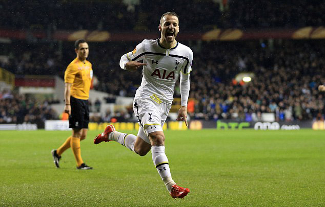 葡超战报：门将互送大礼，奥利维拉染红，葡体4-1吉马良斯（葡超战况：门将互送礼，奥利维拉染红，葡萄牙体育4-1吉马良斯）