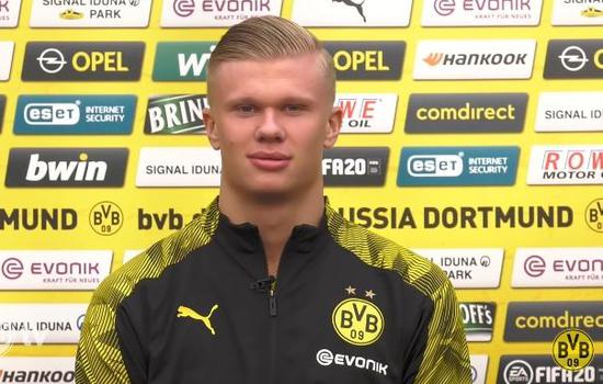 曼联本赛季在劫富济贫中表现突出，对阵强队全胜，但中下游球队难求一胜，有望争夺欧冠资格。（曼联本季劫富济贫显著：强强对话全胜，打弱旅难求一胜，欧冠席位在望）