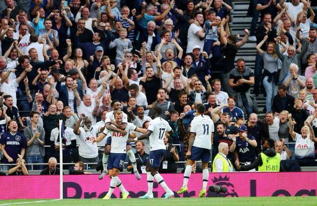 布朗过去6场场均33.3分7.3板7.2助，带队5胜1负