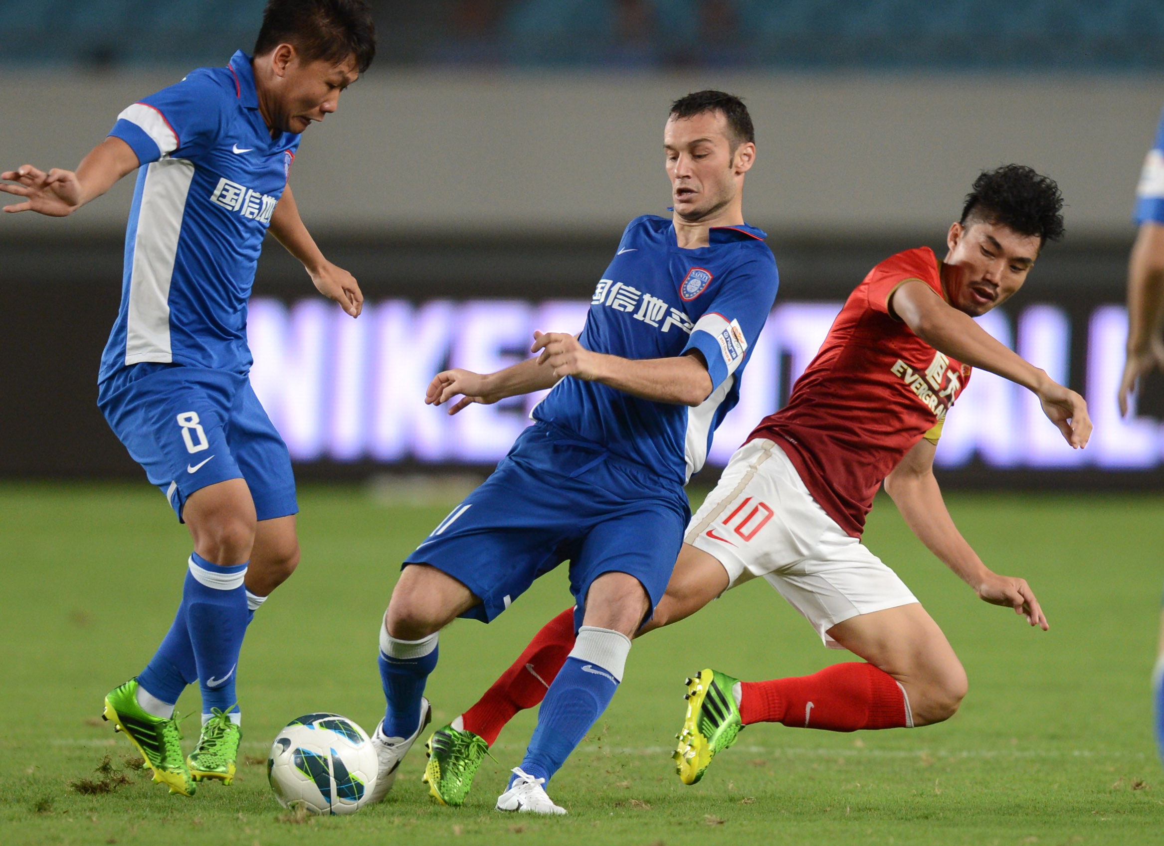 阿森纳3-1完胜拜仁，五档次差距尽显，欧冠小组赛掀翻对手