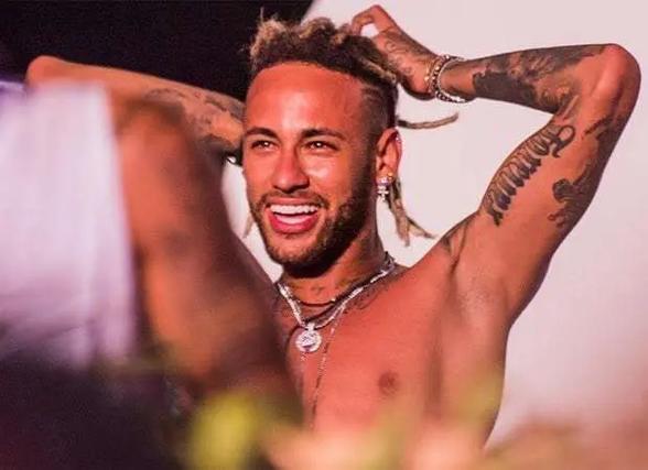 马克西半场15分，恩比德11中1，76人手握7分领先