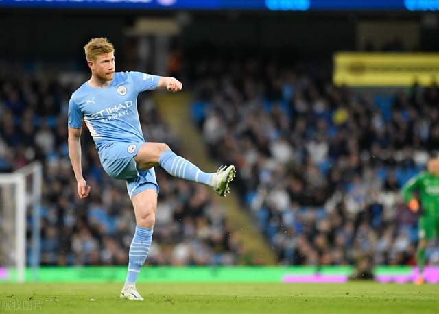 埃梅里两次各项赛事十连胜，是维拉队史首位做到的主帅（埃梅里两度率维拉各项赛事十连胜，成队史首位达成此纪录的主帅）