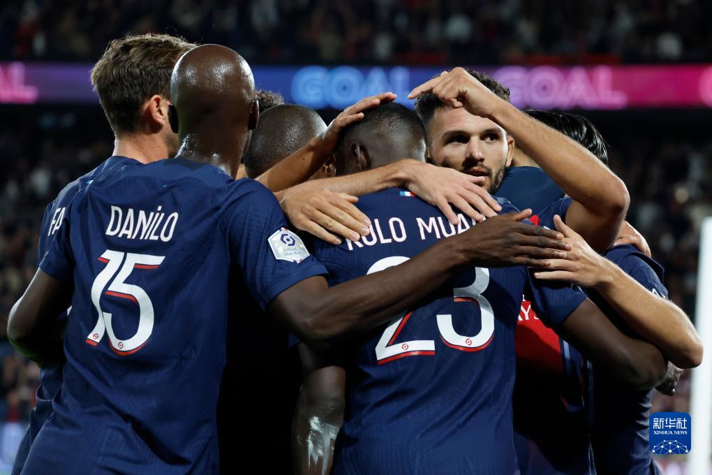 海港vs柔佛半场数据：射门3-12遭碾压，解围数14-5