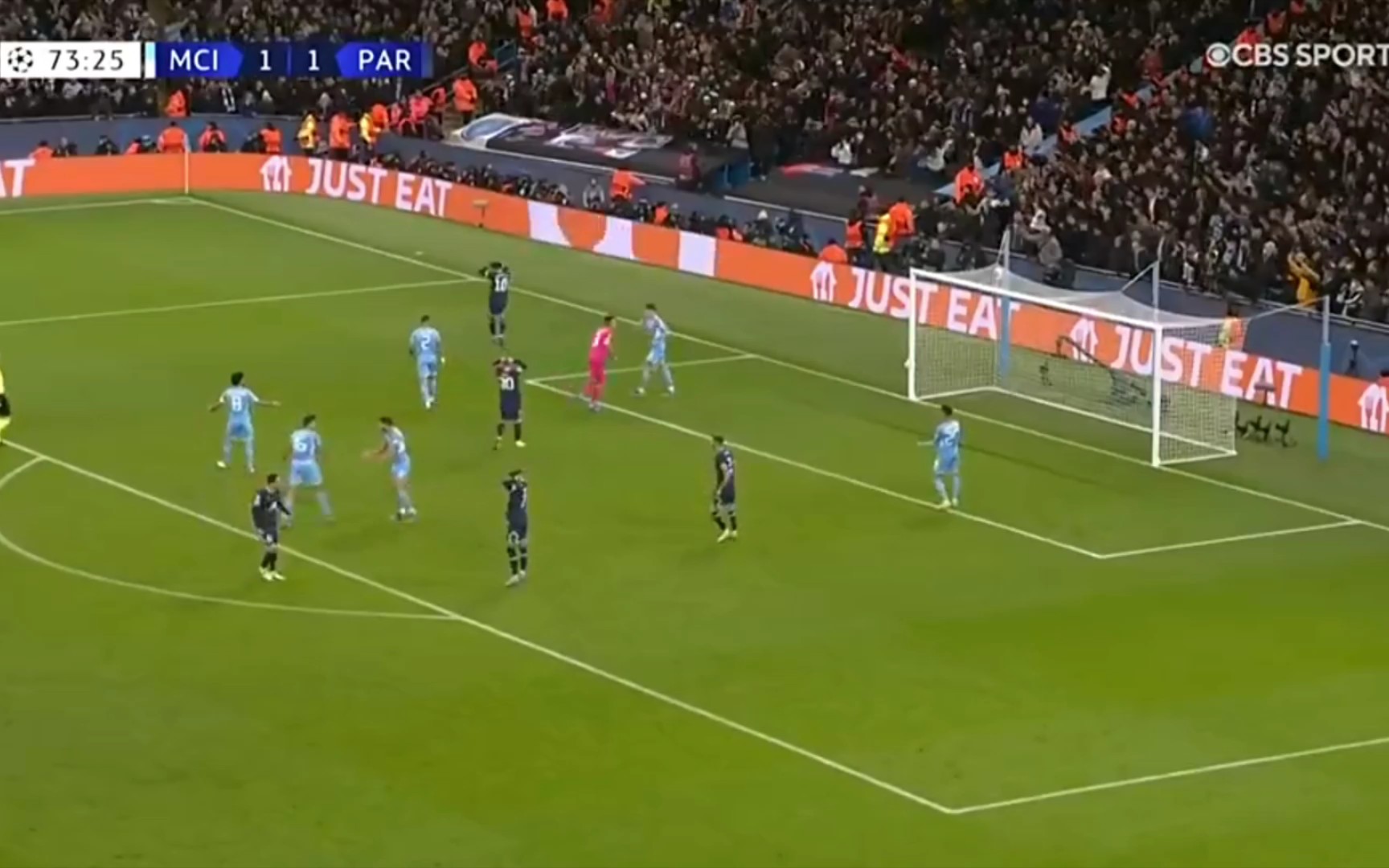 球星关键球命中后转身太霸气