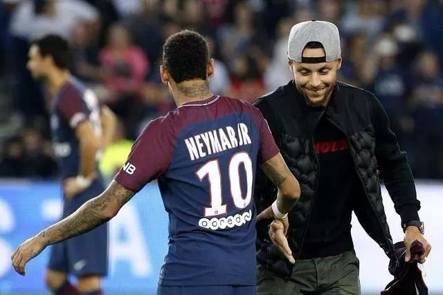 本赛季至今五大联赛成功过人榜：亚马尔69次居首，库杜斯第二（本季五大联赛成功过人榜：亚马尔69次高居榜首，库杜斯排名第二）